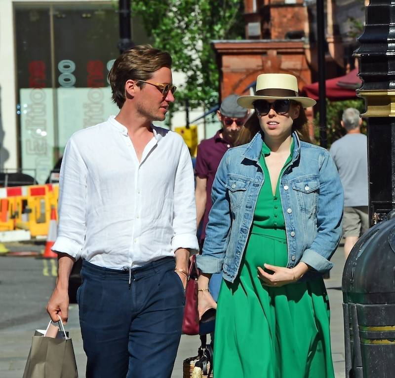 Ciężarna księżniczka Beatrice przechadza się z mężem po Londynie (ZDJĘCIA)