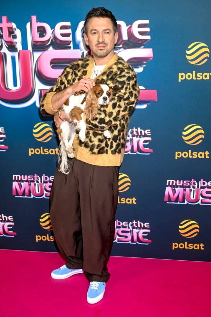 Natalia Szroeder zaskoczyła “nagością” w nietypowym stroju, Patricia Kazadi w krzykliwym dresie, roześmiany Adam Zdrójkowski (FOTO)