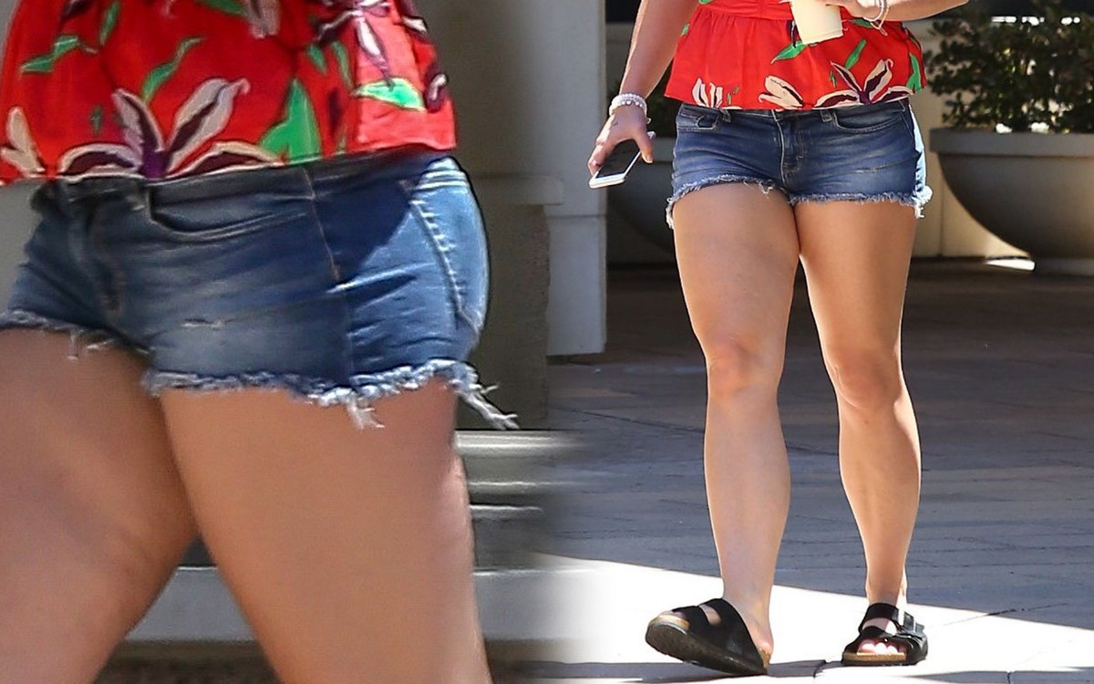 Na zdjęciach BEZ RETUSZU jest normalną babką – ma masywne uda i przeciętną talię