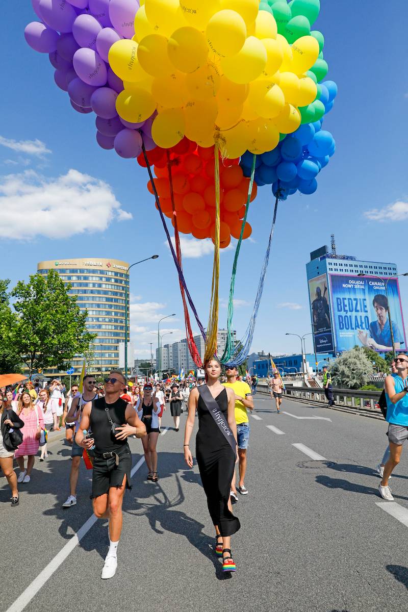 Parada równości w Warszawie. Rafał Trzaskowski na czele, przyjaciel Dody, Dżaga zabawiał tłum