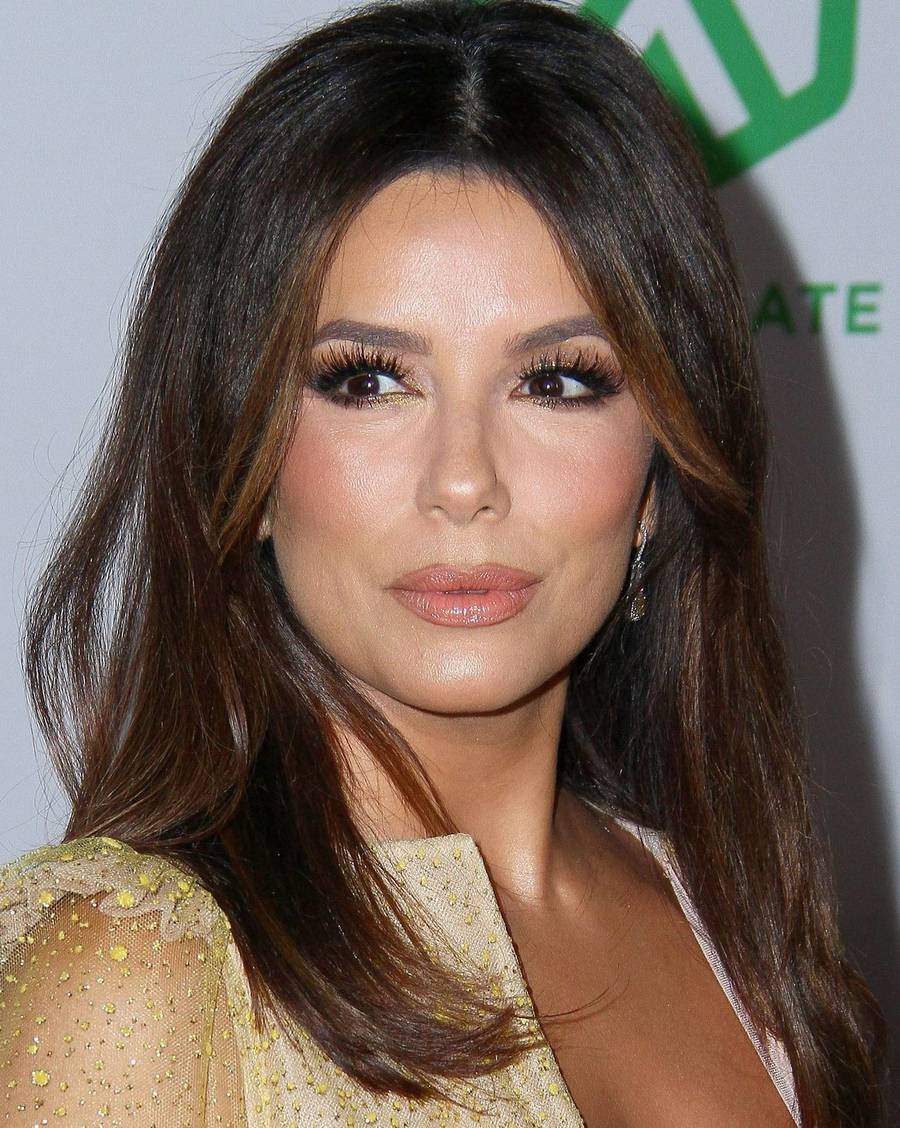 Dwie gwiazdy w ZŁOTYCH kreacjach pokazały DEKOLTY na jednej imprezie (ZDJĘCIA)