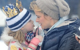 Czyja to mała księżniczka? (FOTO)