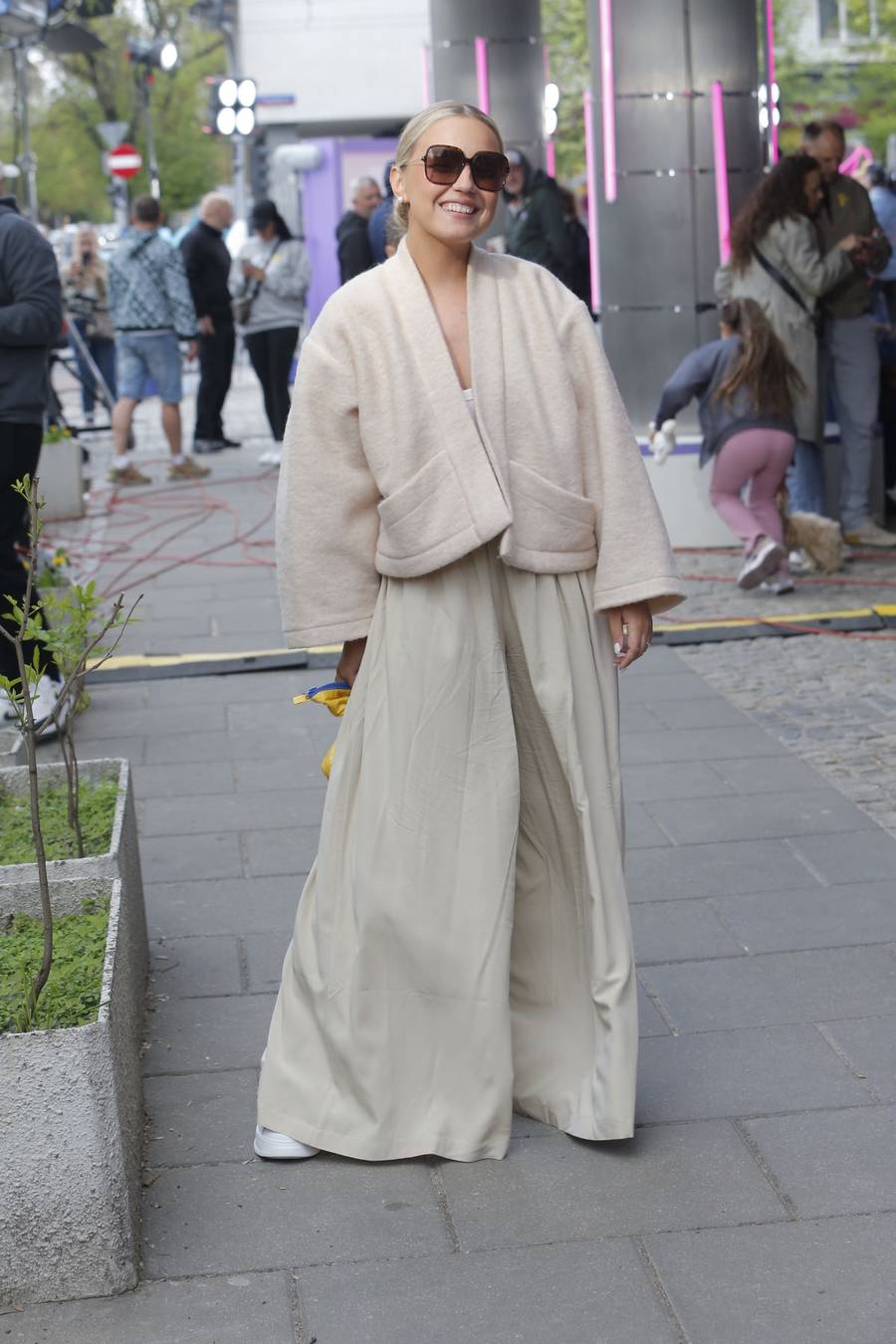 Gwiazdy w Dzień Dobry TVN i „Mówię Wam”! Hakiel z ukochaną i synkiem, wiosenna Kaczoruk, Milowicz z żoną…(FOTO)