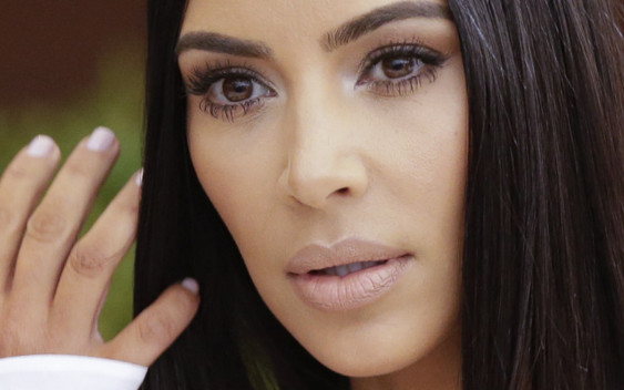 Kim Kardashian zrobiła ZOOM na swoją twarz – fani zauważyli TO (ZDJĘCIE)