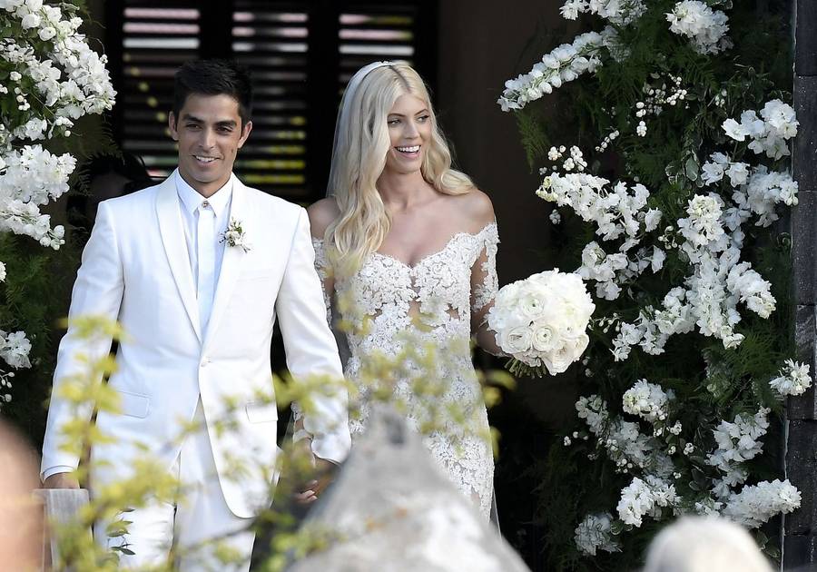 Aniołek Victoria’s Secret, Devon Windsor, wyszła za mąż – wyglądała BOSKO w sukni z koronki