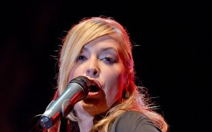 Anastacia z misiem na koncercie (FOTO)