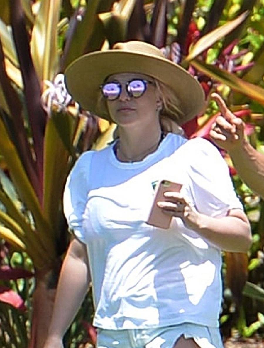 Britney Spears sfotografowana w samochodzie przez paparazzi. Dziwnie się zachowywała