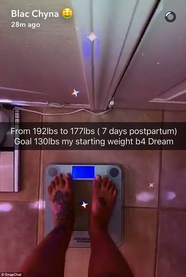 Tydzień po porodzie na Snapie Blac Chyny pojawiło się jej wyuzdane zdjęcie