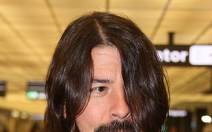 Szok! Co Dave Grohl zrobił po złamaniu nogi na scenie?