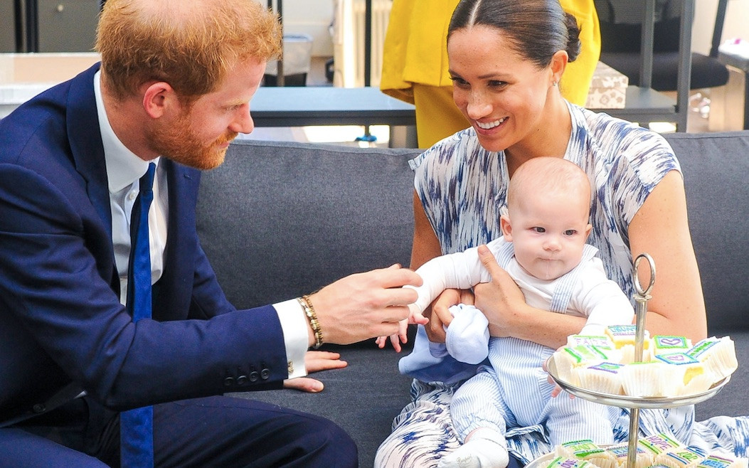 Piers Morgan ujawnił 2 członków rodziny królewskiej, którzy zastanawiali się nad KOLOREM SKÓRY Archiego