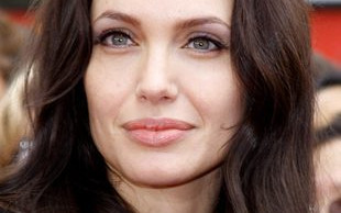 Angelina Jolie i jej wielki tatuaż nad pupą