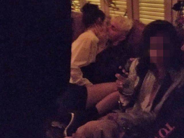 Kendall Jenner CAŁUJE SIĘ z 18-letnim bratem sióstr Hadid (EKSKLUZYWNE ZDJĘCIA)