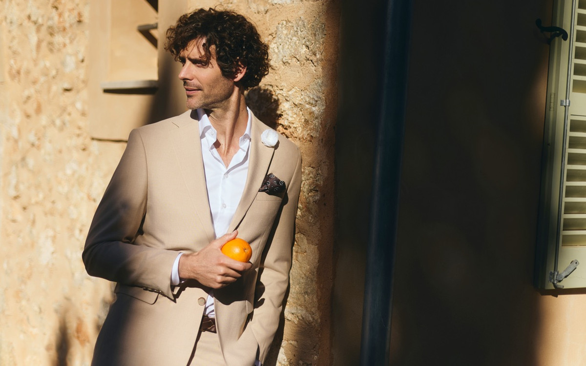 Nowy sezon, nowy styl – sprawdź, jaki garnitur męski warto mieć w szafie