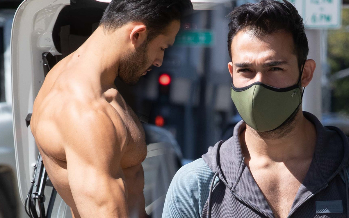 HOT! Chłopak Britney Spears ROZEBRAŁ SIĘ na ulicy