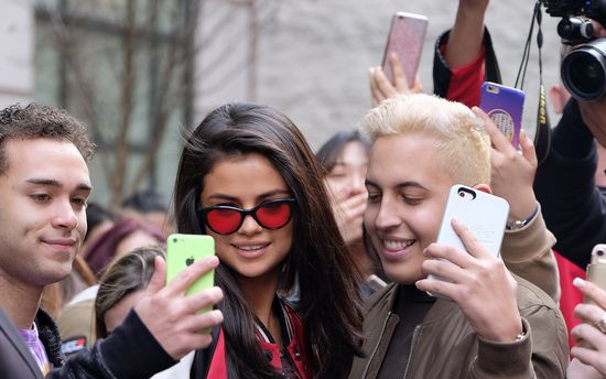 Pijana Selena Gomez nie mogła ustać na nogach na koncercie The Weeknd