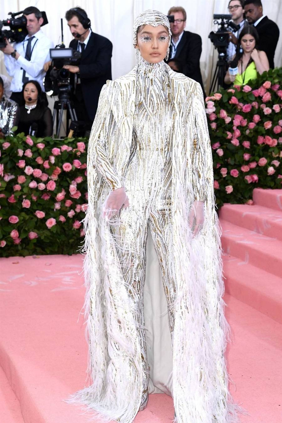 Gigi Hadid na różowym dywanie