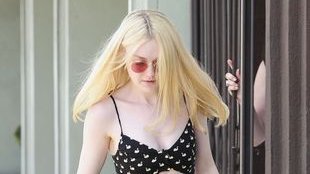 Lunch Dakoty Fanning – pizza i Cola (FOTO)