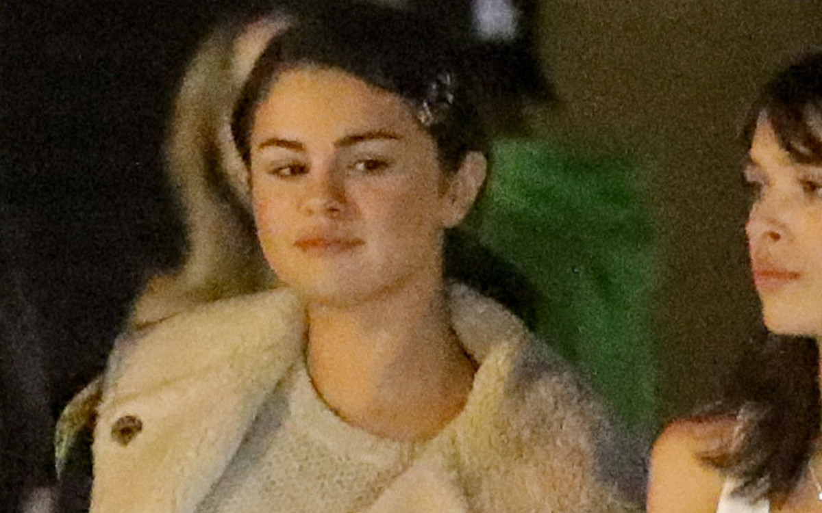 Selena Gomez w kurtce z owczej skóry (ZDJĘCIA)