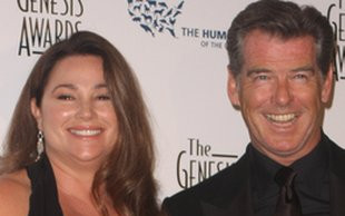 Czy Brosnan wpadł w depresję z powodu otyłości żony? (FOTO)