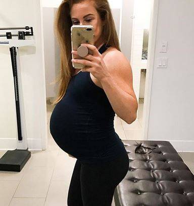 Blogerka zdradziła NIETYPOWY sposób na płaski brzuch po porodzie