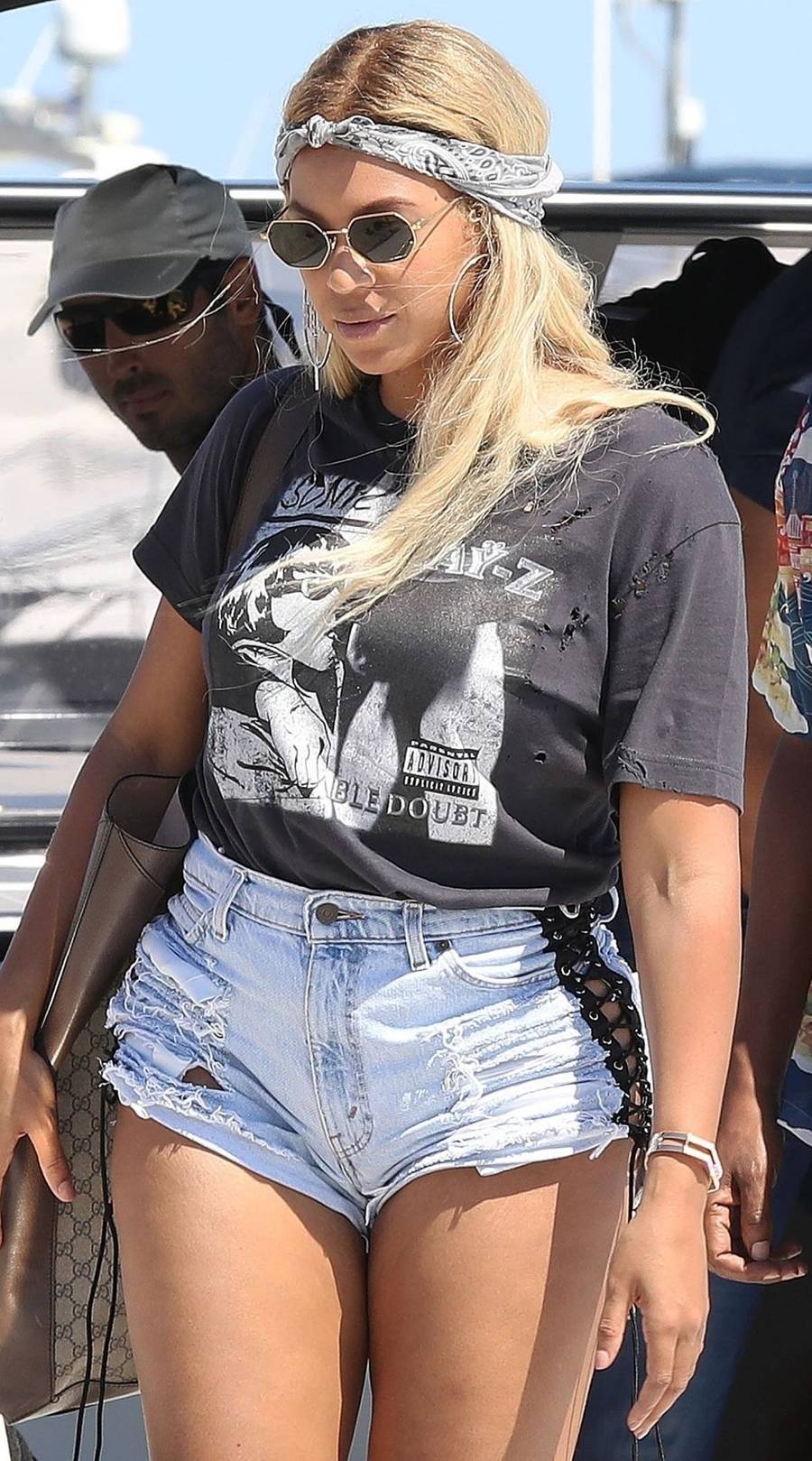 Beyonce w szortach – widać ciążowy brzuszek? (ZDJĘCIA)