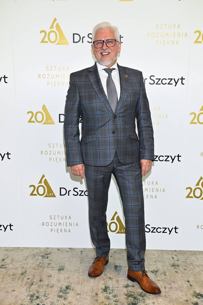 Gwiazdy świętują 20-lecie marki Dr Szczyt. Spójrzcie na jego piękną żonę i córkę