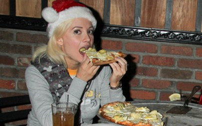 Holly Madison ubrana od stóp do głów (FOTO)