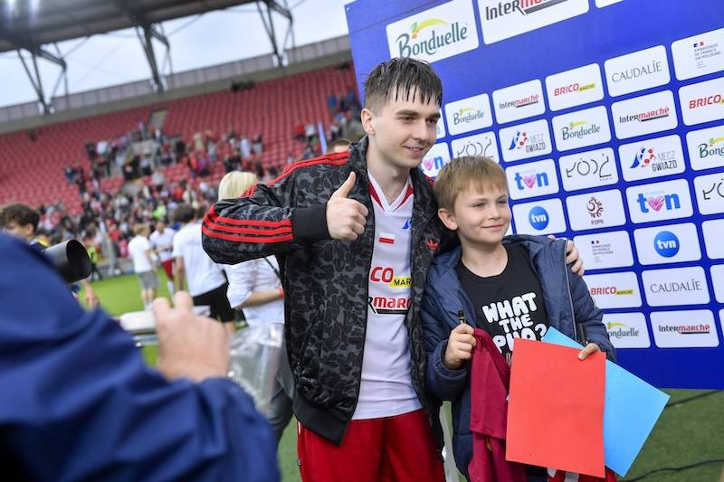 Gwiazdy na meczu reprezentacji Polski i Francji. Paulina Krupińska, Blanka Stajkow, Mata, Quebo…