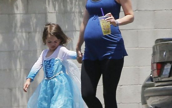 Wszystko, co musisz wiedzieć o trzecim dziecku Megan Fox