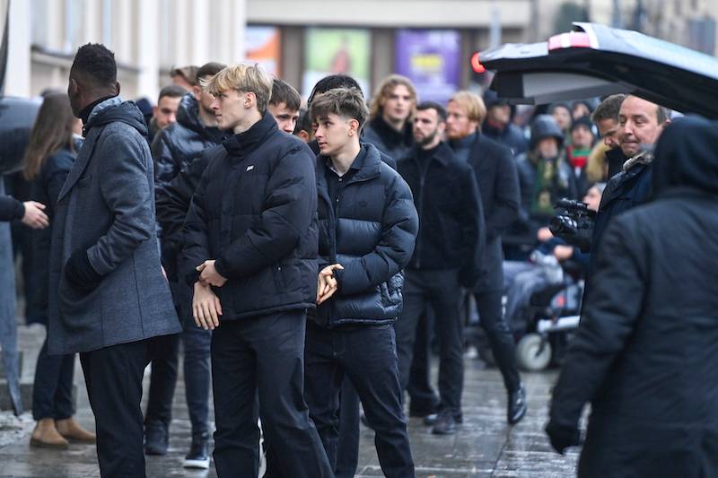 Pogrzeb Lucjana Brychczego. Tłumy piłkarzy i kibiców przyszły pożegnać legendę Legii Warszawa