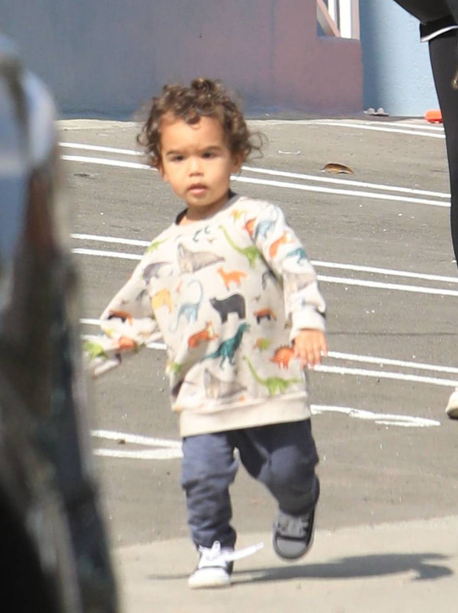 Jessica Alba z całą rodziną – najmłodszy syn daje w kość, córka to cała mama!