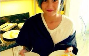 Demi Lovato podczas urlopu zniszczyła sobie włosy (FOTO)