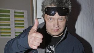 Muniek Staszczyk półprzytomny przewracał się na scenie VIDEO