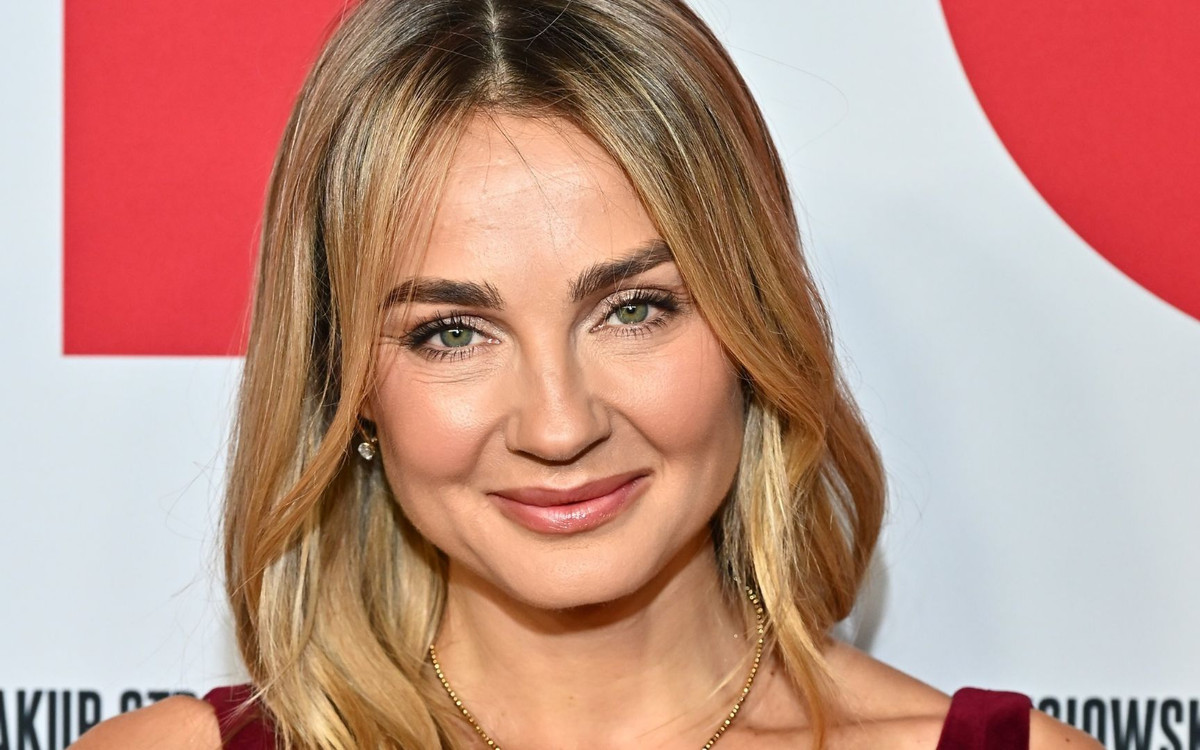 Małgorzata Socha w najmodniejszym kolorze sezonu na premierze. To się nazywa wyczucie stylu!