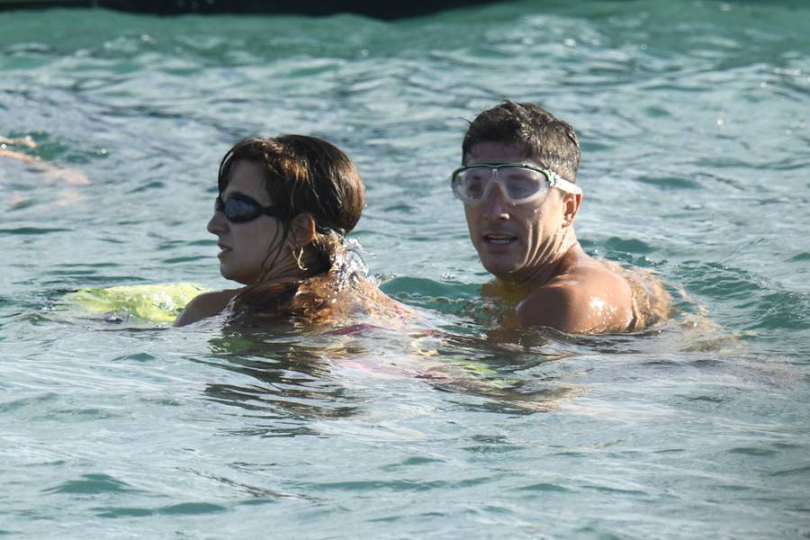 Robert Lewandowski w morzu, fot. Forum