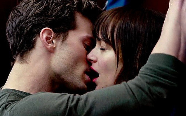 I tyle nagości w 50 twarzach Greya… (GIFY)