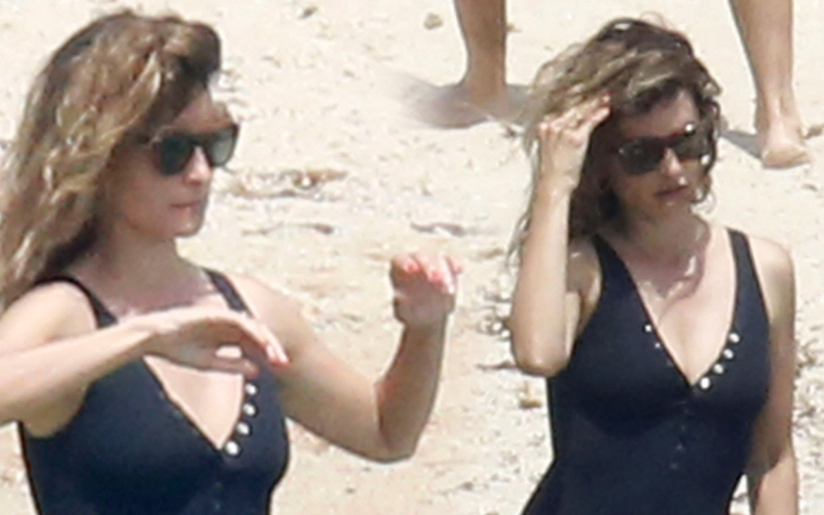 Penelope Cruz pluska się w morzu na wakacjach z mężem i dziećmi (ZDJĘCIA)