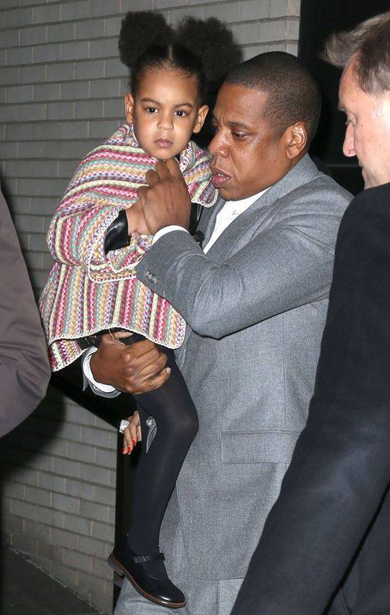 Jay Z i Beyonce SKAKALI SOBIE DO GARDEŁ podczas wizyty w podstawówce