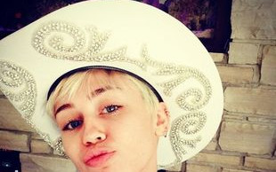 Policja zrobiła nalot na dom Miley Cyrus! (FOTO)