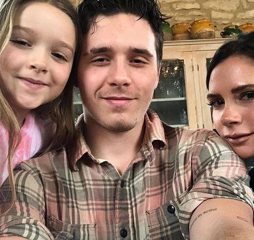 Internauci przerażeni STOPĄ Victorii Beckham na zdjęciu