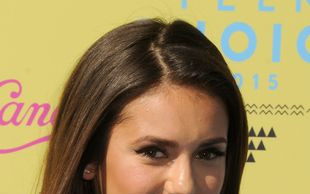 Nina Dobrev SOLO na gali Teen Choice (FOTO)