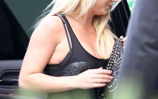Britney Spears jest sexy, ale tylko z daleka (FOTO)