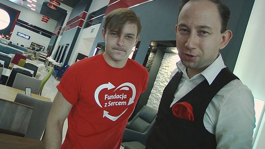 Jarosław Milner i Marek Molak pomagają dzieciakom