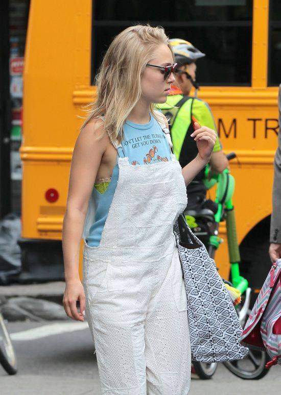 AnnaSophia Robb na planie Pamiętników Carrie