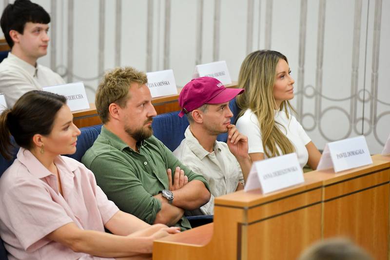 Obrady w Senacie RP z udziałem gwiazd. Małgorzata Rozenek, Anna Dereszowska…