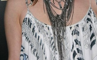 Milla Jovovich na okładce Vogue jest posągowa (FOTO)