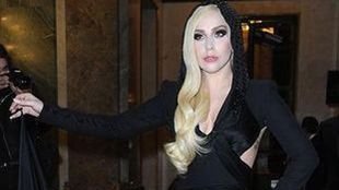 Lady Gaga czy Donatella Versace? (FOTO)