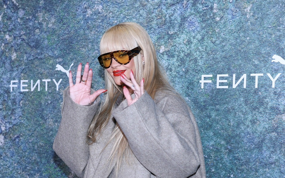 Rihanna z coraz jaśniejszymi włosami (i odcieniem skóry) na evencie Fenty x Puma