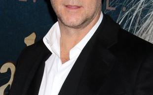 Russell Crowe spotyka się z 31-letnią Katie Lee