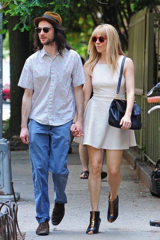Zakochani Sienna Miller i Tom Sturridge